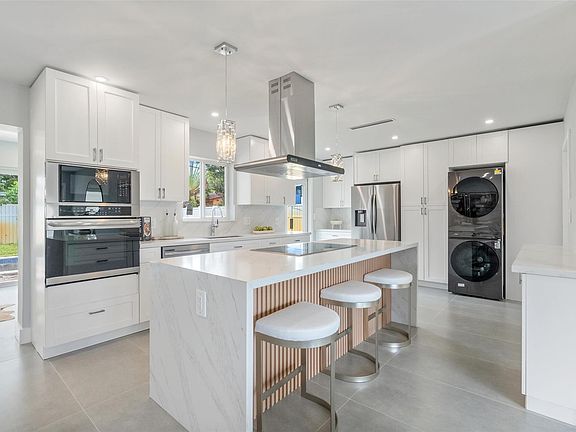 4th image of 324 NE 28th Street