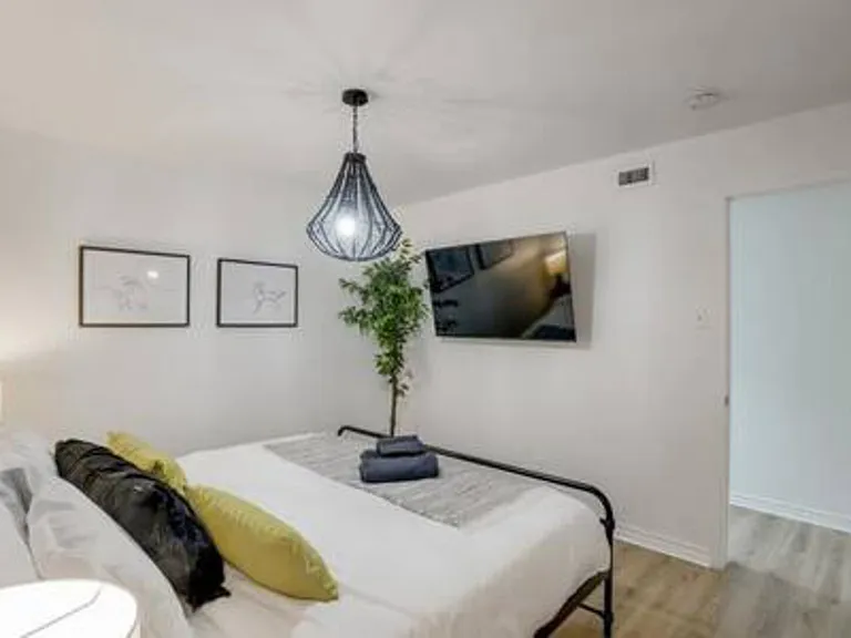 Darvany Dr — Photo 9