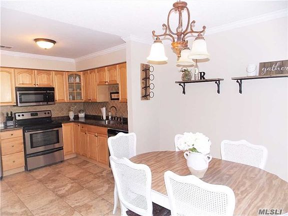 4th image of 210 Springmeadow Dr Unit E