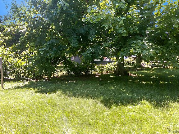 5th image of 433 Crestview St