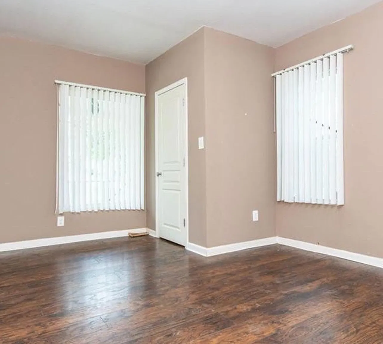 132 E Howard St — Photo 4