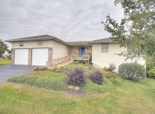 5694 Southdown Ln, Roscoe, IL 61073