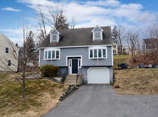 55 Arlington St, Amesbury, MA 01913