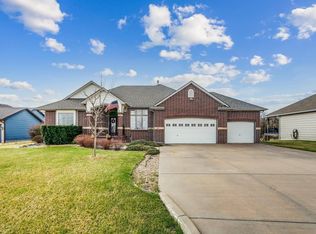 1437 E Bearhill Rd, Valley Center, KS 67147