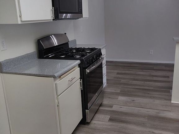 4th image of 13131 Moorpark St APT 315