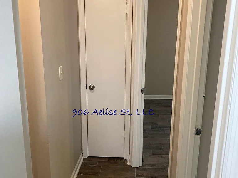 906 Aelise St — Photo 12