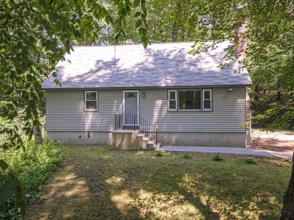 40 Sherburne Ave, Tyngsboro, MA 01879