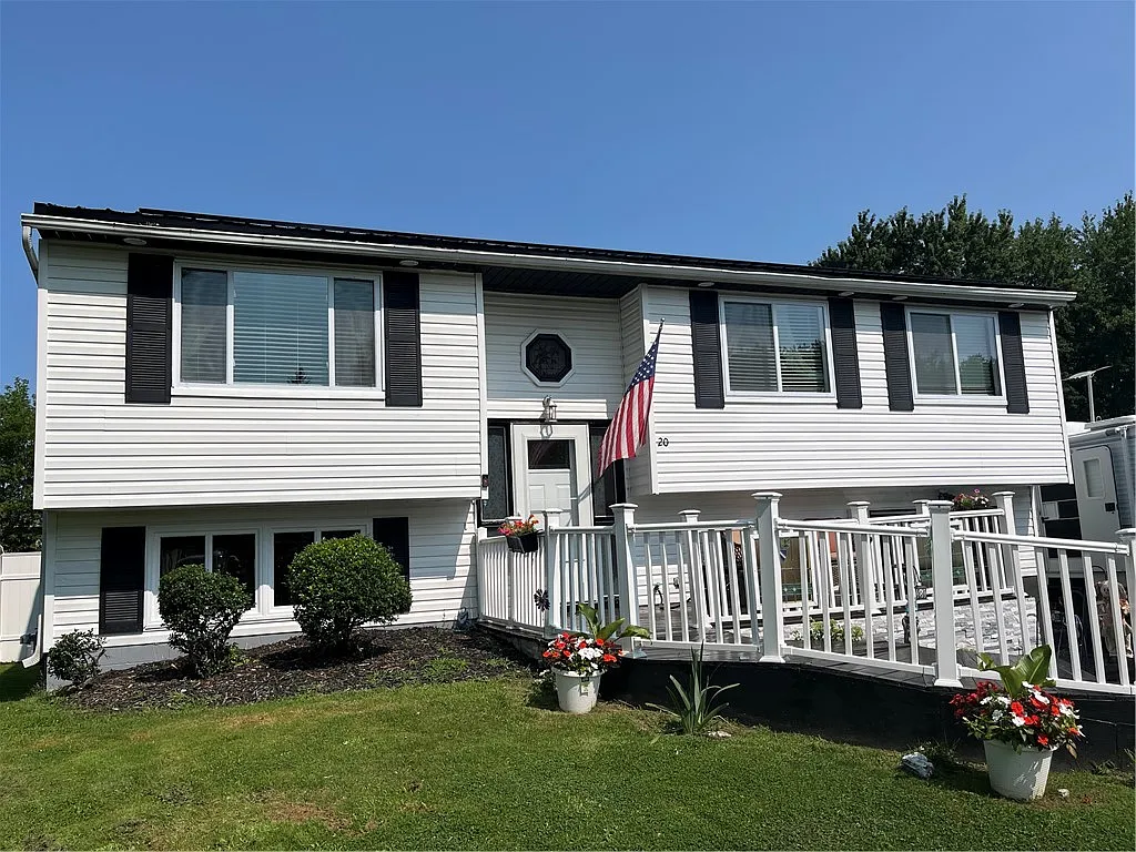 4 bed, 1.5 bath, 1822 sqft, $2,200 — Photo 1