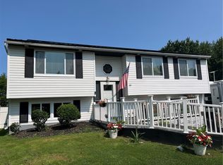 20 Barringer Dr, Hamlin, NY 14464