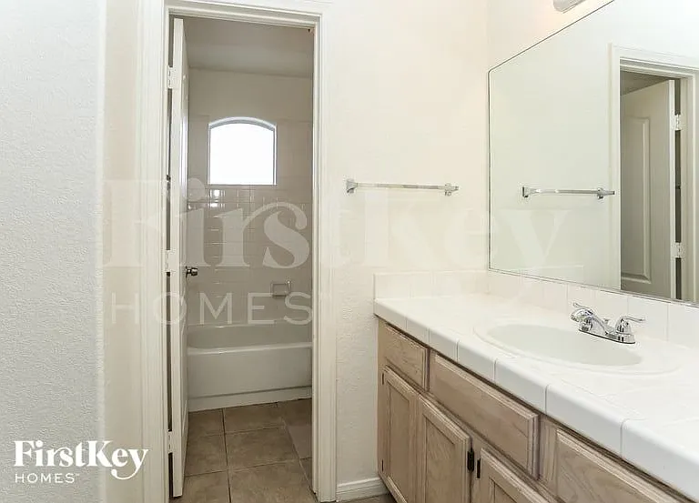 4333 Matinee Ave — Photo 9