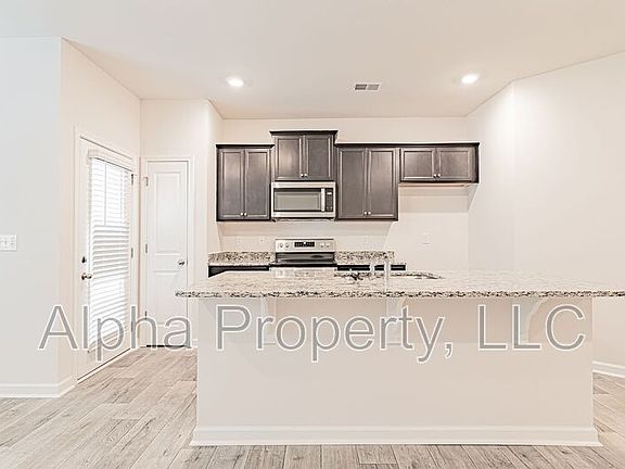5th image of 413 Sea Grit Ct