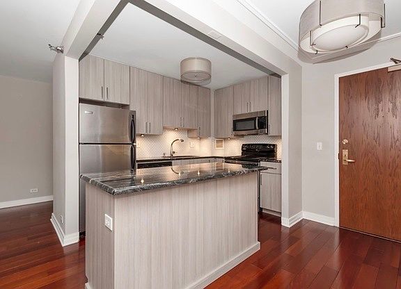 5th image of 401 E Ontario St APT 903