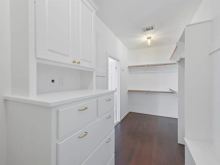 3724 Wroxton Rd — Photo 34