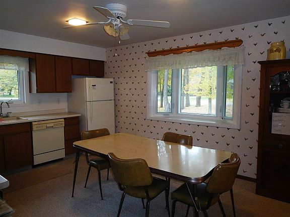 3rd image of 803 Pine Dr