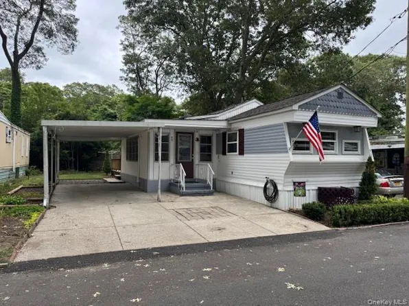 658 Sound Avenue #H-12, Calverton, NY 11933