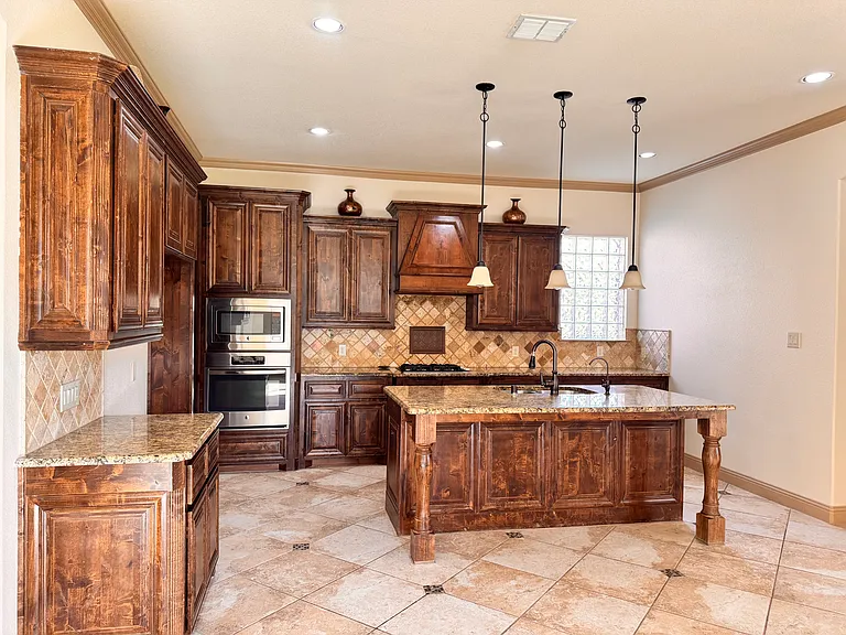 9001 Blue Water Dr — Photo 8