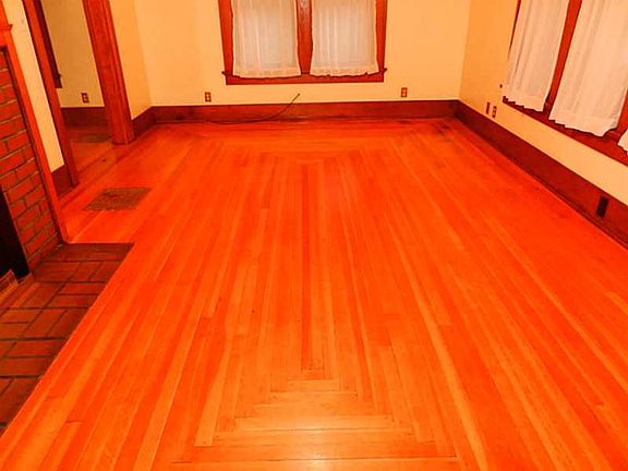 5th image of 215 S Clairmont Ave