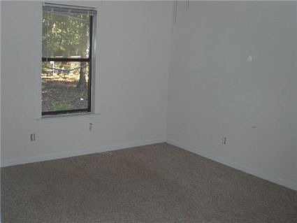 2nd image of 32 Forest Pl