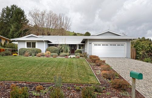 2nd image of 264 Lakefield Pl