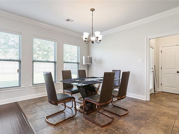 5th image of 1101 Burgess Dr
