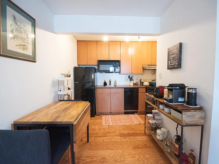 175 Pine St #2L — Photo 3