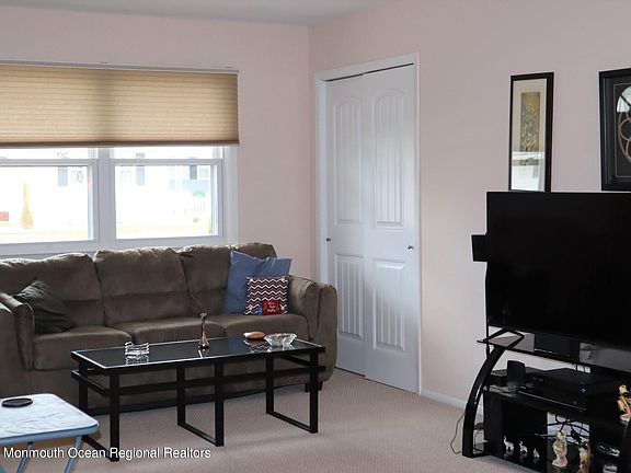 5th image of 6 Salerno Ct