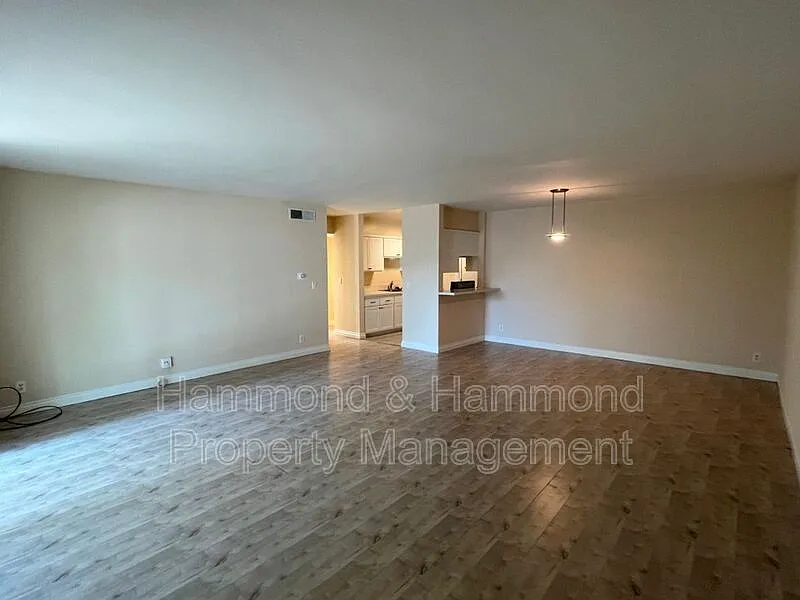 1 bed, 1.0 bath, 890 sqft, $2,195 — Photo 2