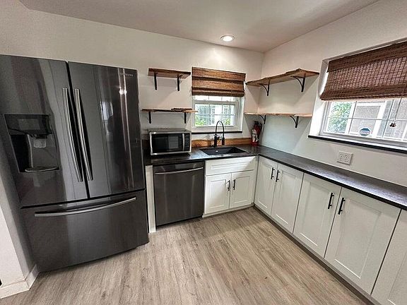 5th image of 423 Waterside Dr