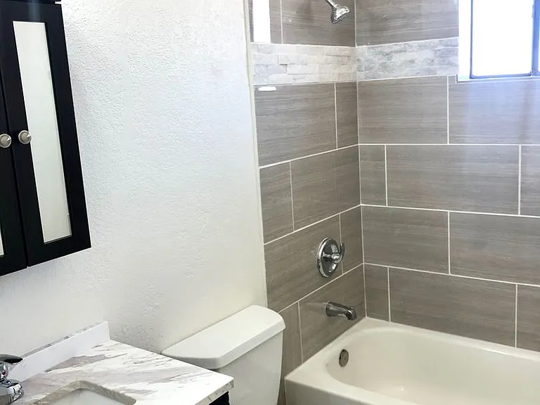 2715 Lillie Ave — Photo 12