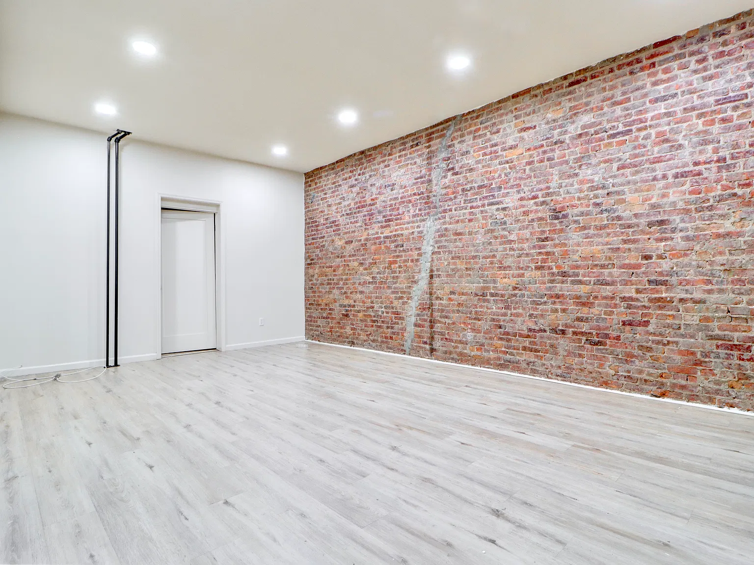 2 bed, 1000 sqft, $3,295 — Photo 4