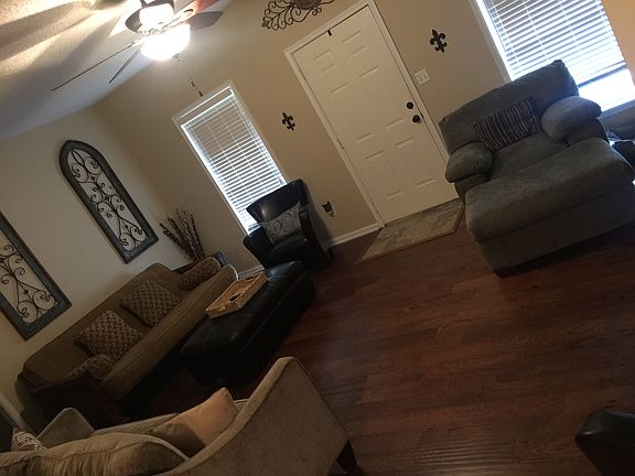 4th image of 1216 Katy Ln