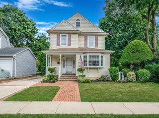 125 Shields Ave, Williston Park, NY 11596