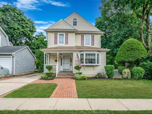 125 Shields Avenue, Williston Park, NY 11596