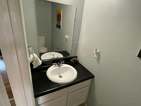 5th image of 639 Sinclair Dr #627