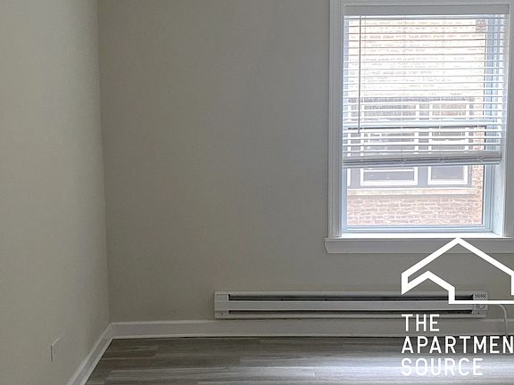 4th image of 839 W Cornelia Ave APT 1S