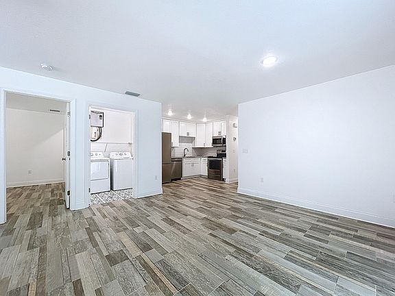 4th image of 349 Honey Bee Ln #1