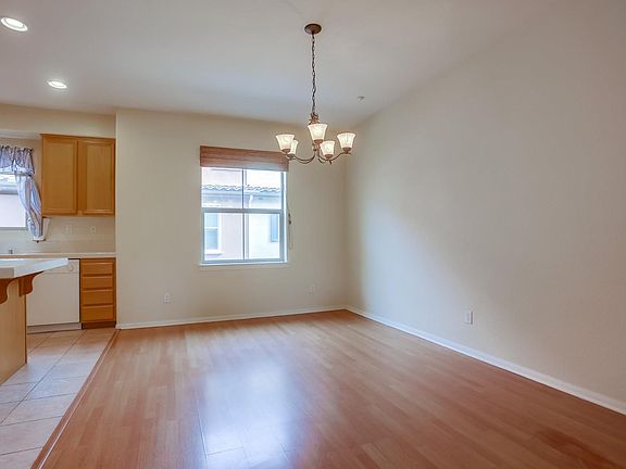 5th image of 207 Marquette Ave