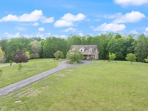 2nd image of 556 Murphy Ln