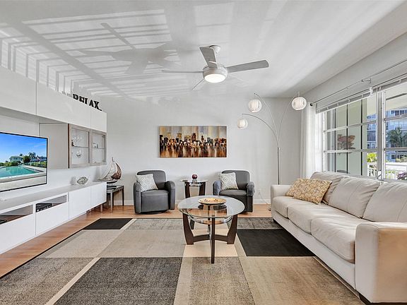 5th image of 930 SE 9th Avenue #16