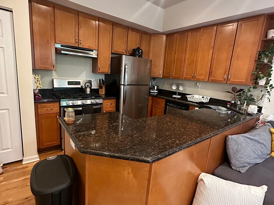 1st image of 4008 S Calumet Ave APT 3N
