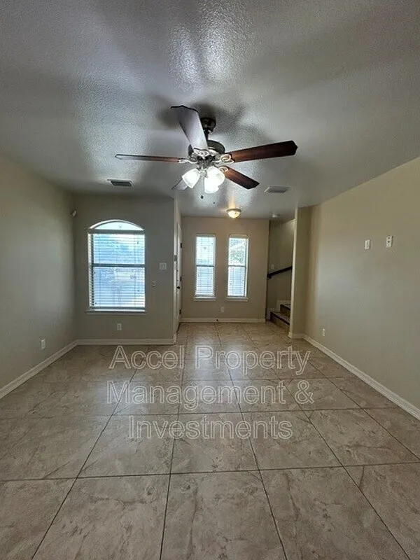 2 bed, 2.5 bath, $995 — Photo 4
