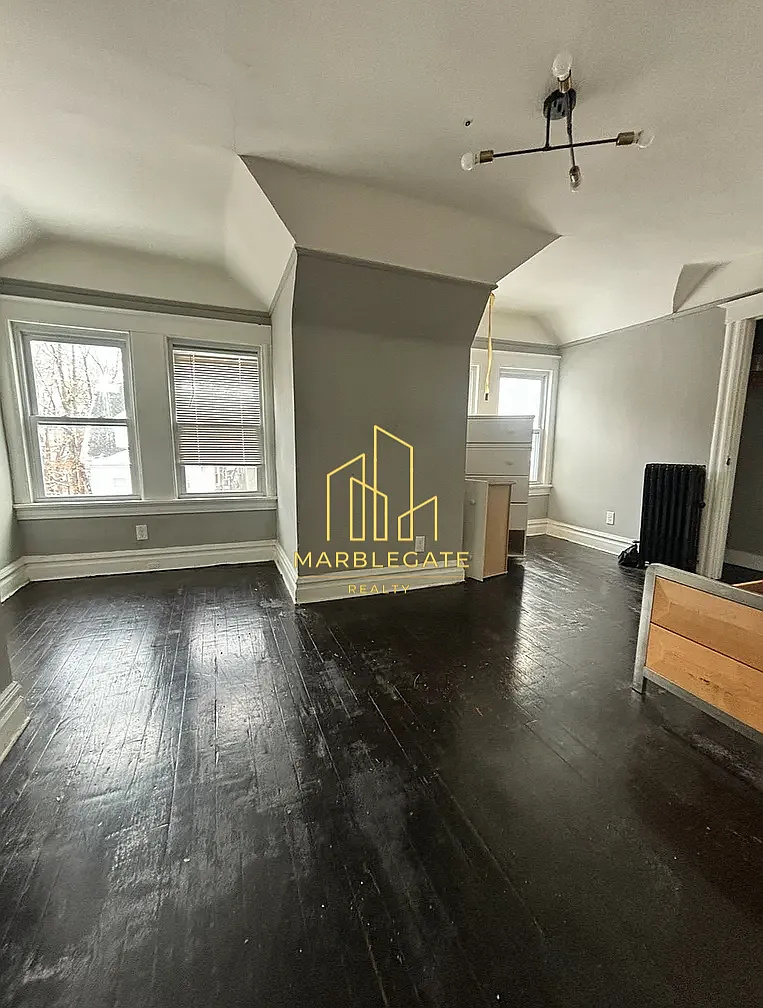 2 bed, 850 sqft, $1,800 — Photo 2