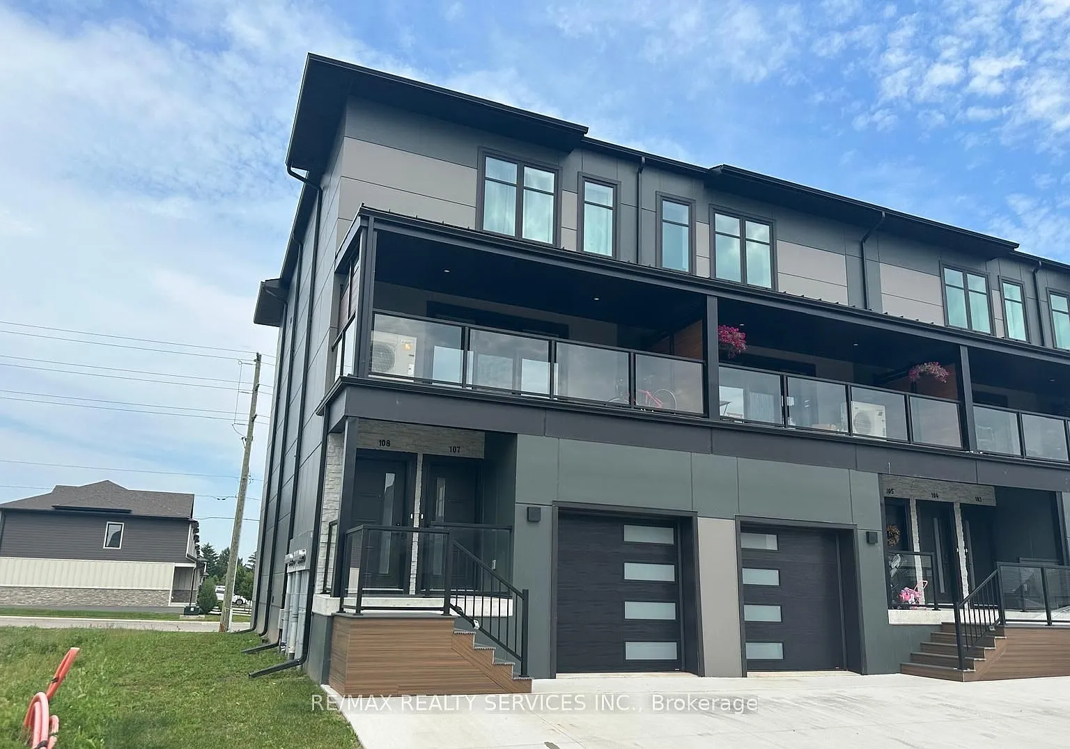 3 bed, $2,300 — Photo 1