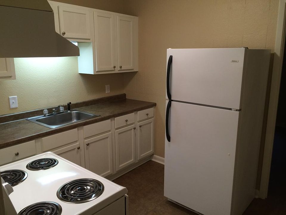 2nd image of 362 Dees St APT 4