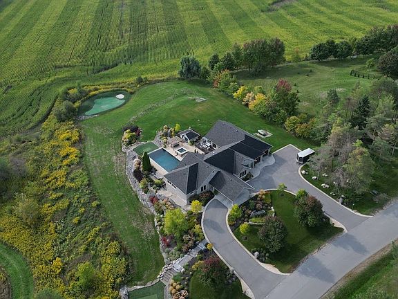 2nd image of 7 Maplehill Dr