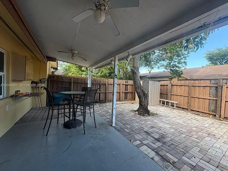 4402 NW 5th Ave — Photo 4