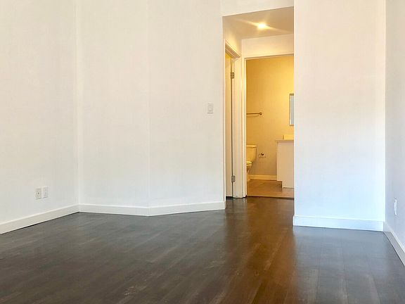 4th image of 909 N Gardner St APT 102