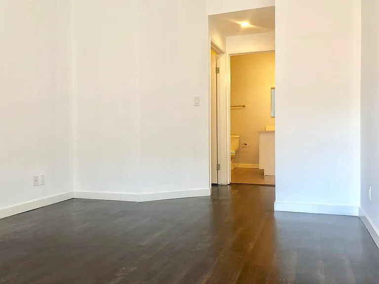 909 N Gardner St #102 — Photo 4