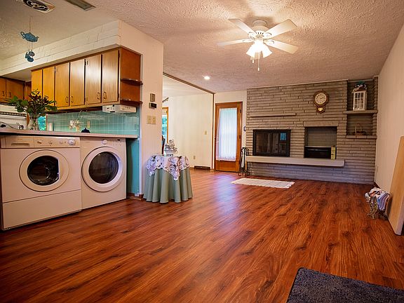 5th image of 210 Crestview Dr