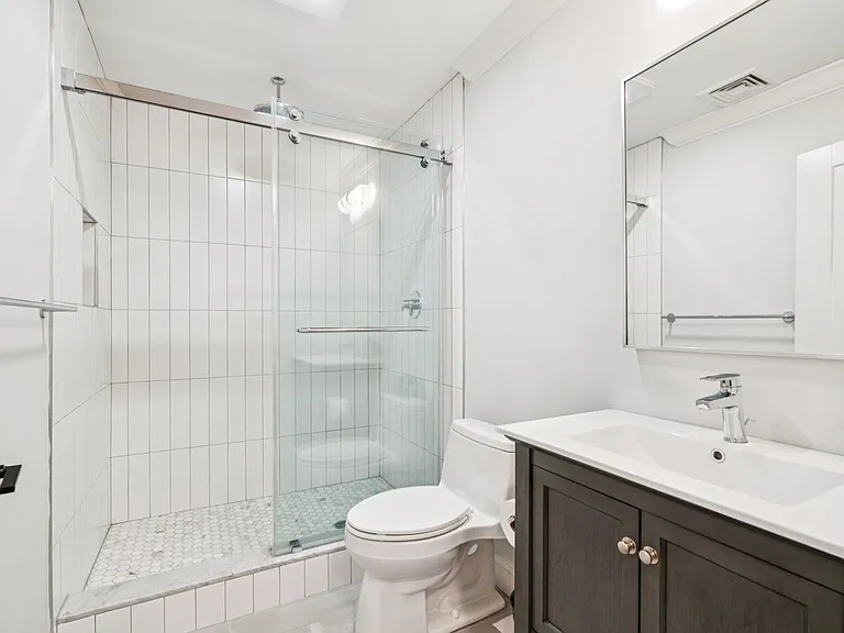 326 S 19th St #100 — Photo 15